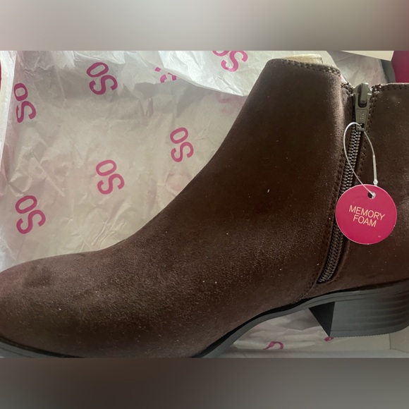 Women’s Ankle Boots, brand new in box with tags! Suede! - Picture 4 of 5